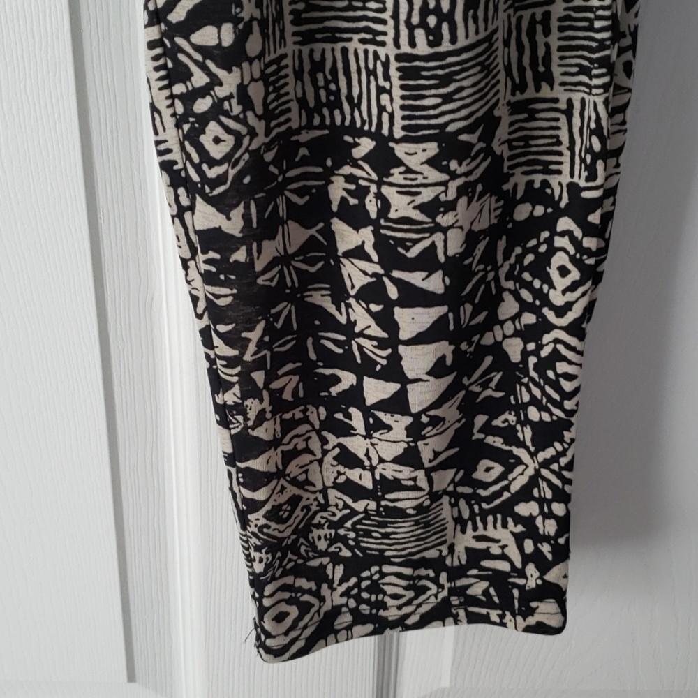 soft pull over pants in a black and white print - Picture 5 of 5